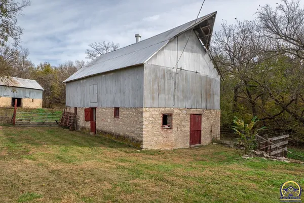 $2,500,000 | 22507 Hessdale Road, Alma, KS 66401