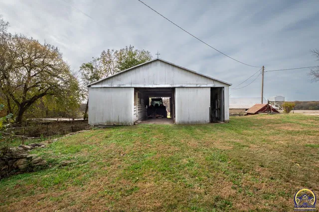 $2,500,000 | 22507 Hessdale Road, Alma, KS 66401