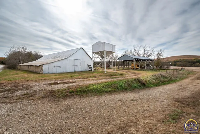 $2,500,000 | 22507 Hessdale Road, Alma, KS 66401