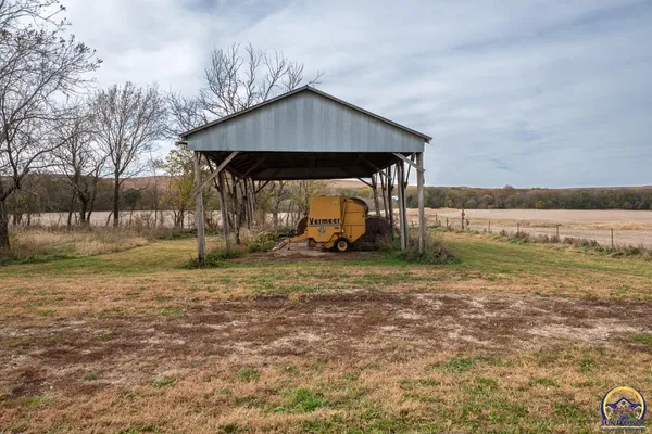 $2,500,000 | 22507 Hessdale Road, Alma, KS 66401