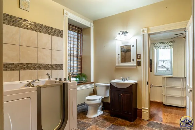 $2,500,000 | 22507 Hessdale Road, Alma, KS 66401