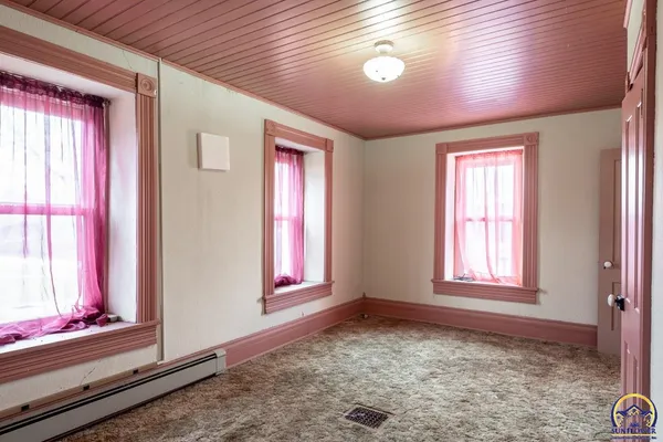 $2,500,000 | 22507 Hessdale Road, Alma, KS 66401