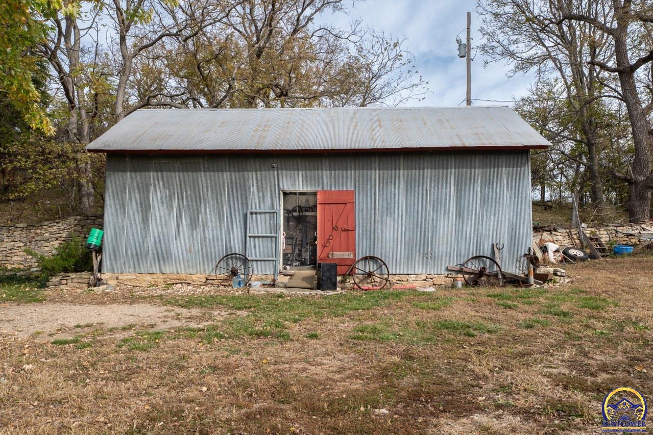 22507 Hessdale Road Alma, KS 66401 - Photo 8 of 72