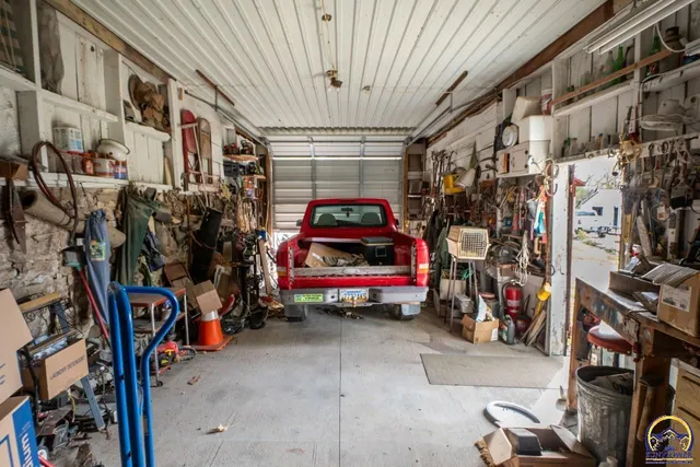 $2,500,000 | 22507 Hessdale Road, Alma, KS 66401