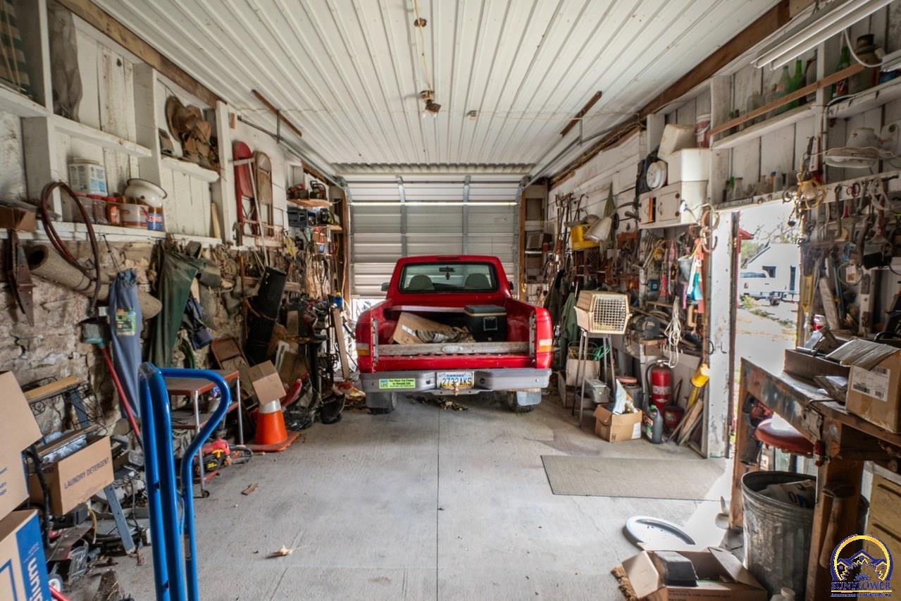 22507 Hessdale Road Alma, KS 66401 - Photo 9 of 72