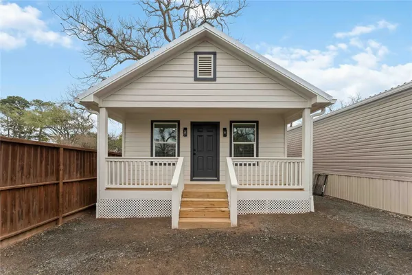 $1,500 | 1121 Edgewood Drive, Unit B, Richmond, TX 77406