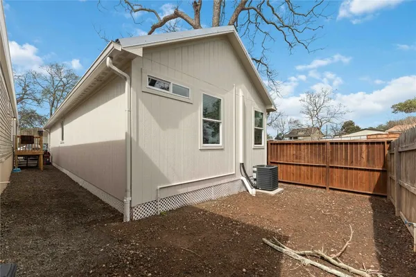 $1,500 | 1121 Edgewood Drive, Unit B, Richmond, TX 77406