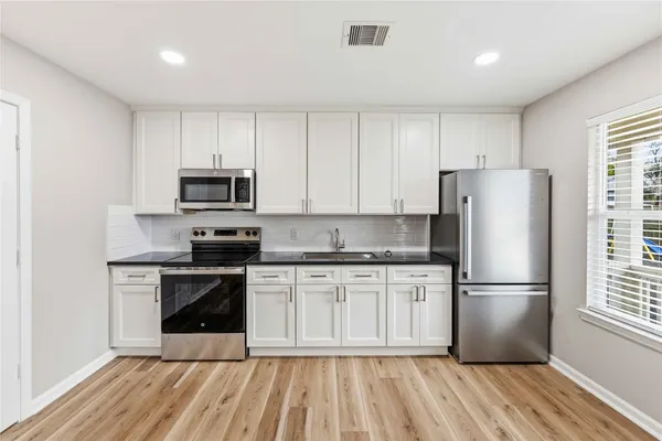 $1,500 | 1121 Edgewood Drive, Unit B, Richmond, TX 77406