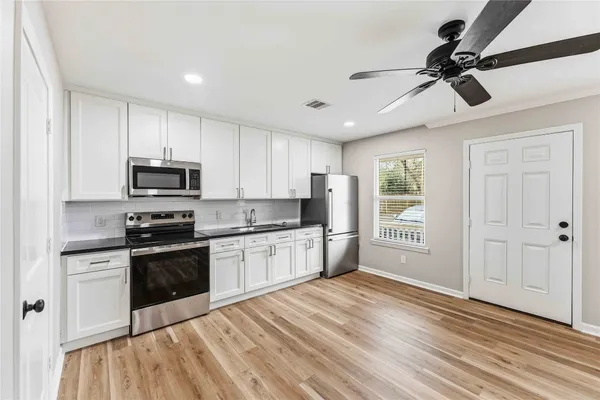 $1,500 | 1121 Edgewood Drive, Unit B, Richmond, TX 77406