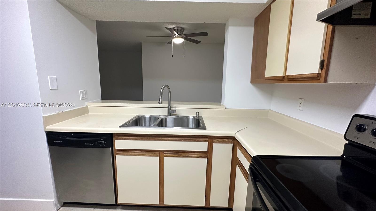 1243 Southwest 46th Avenue, Unit 1111 Pompano Beach, FL 33069 - Photo 3 of 23