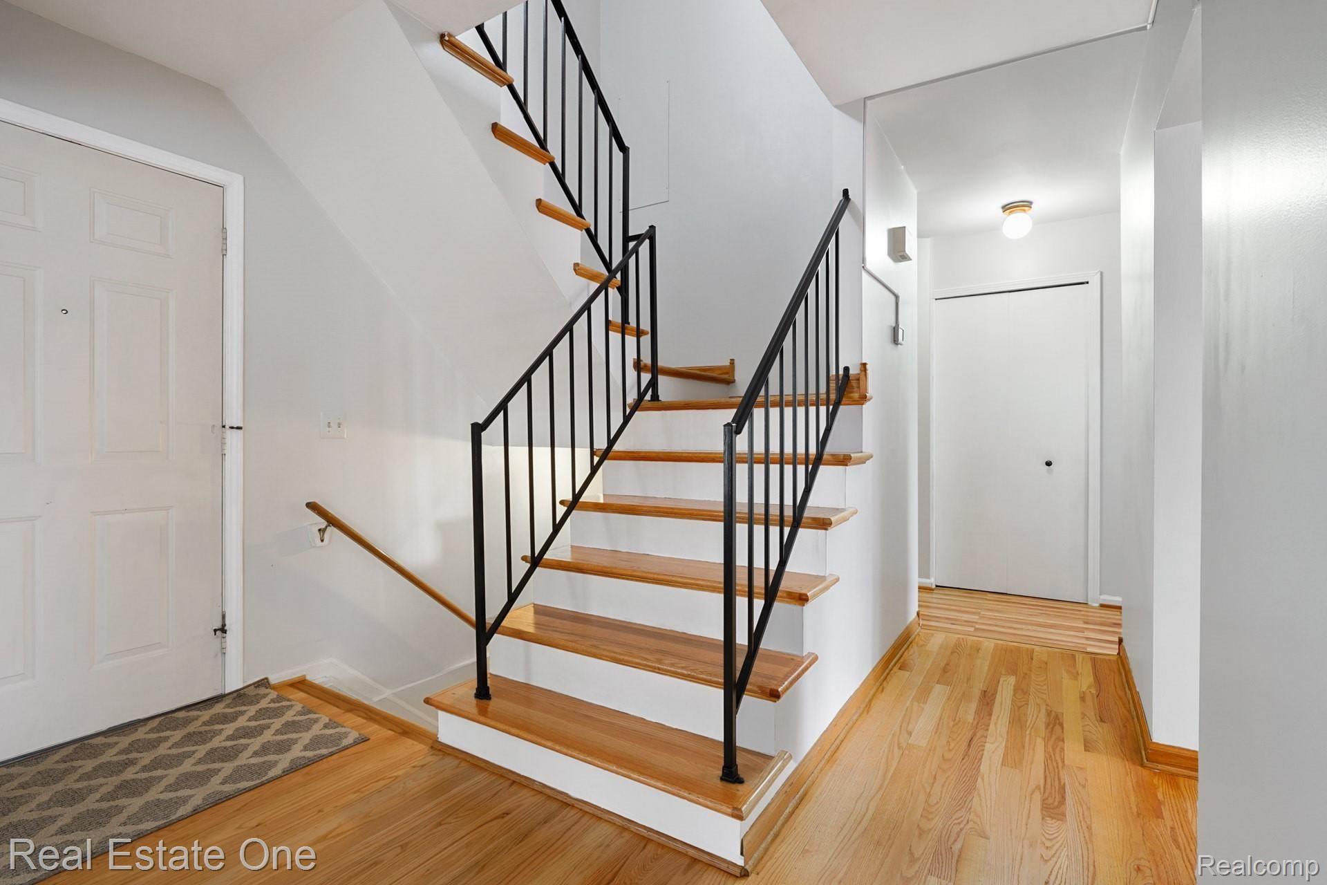 456 Farmridge Court Rochester, MI 48307 - Photo 18 of 33 456-Farmridge-Ct-18.jpg