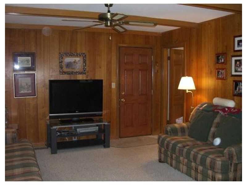 687 Methodist Road Greenville, PA 16125 - Photo 15 of 17 Den/Family/Great Room.
