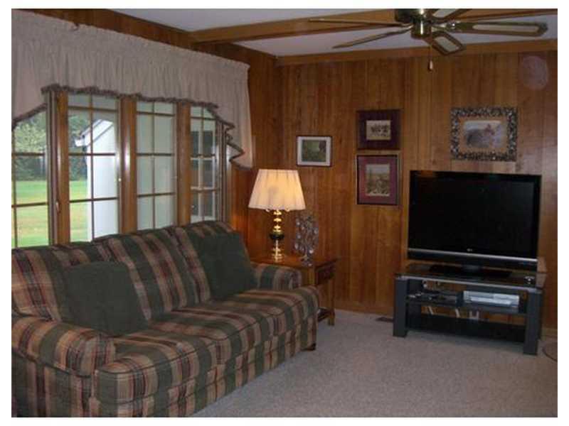 687 Methodist Road Greenville, PA 16125 - Photo 4 of 17 Den/Family/Great Room.