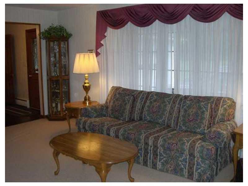 687 Methodist Road Greenville, PA 16125 - Photo 5 of 17 Living Room.