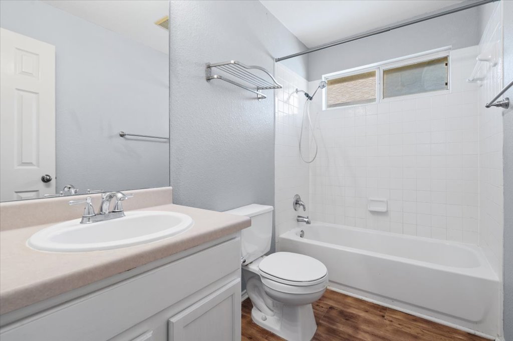 633 Fairway Kyle, TX 78640 - Photo 16 of 22 a bathroom with a sink a toilet and a bathtub