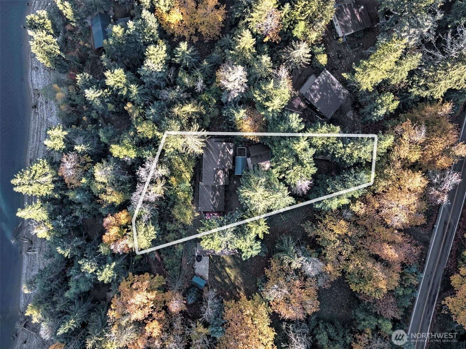 5791 North Lake Cushman Road Hoodsport, WA 98548 - Photo 3 of 40