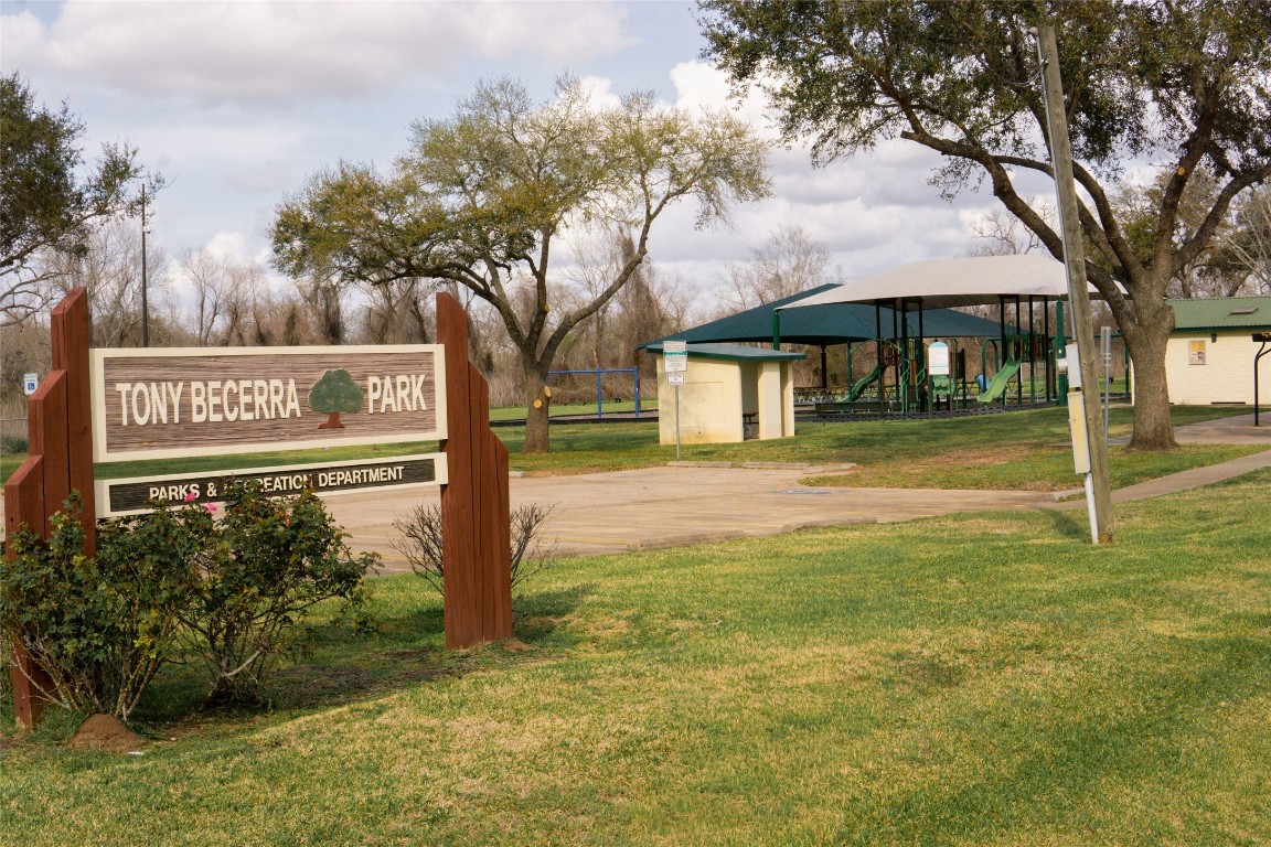 204 3rd Street Rosenberg, TX 77471 - Photo 5 of 7 a sign that is on the side of a building