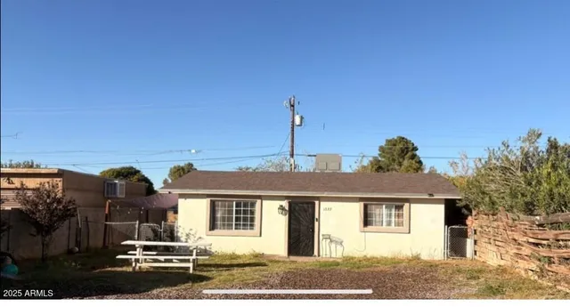 $1,200 | 1522 East 9th Street, Douglas, AZ 85607