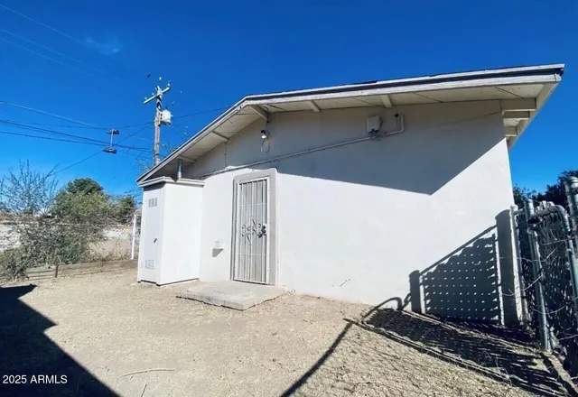 $1,200 | 1522 East 9th Street, Douglas, AZ 85607