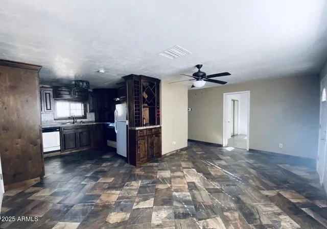 $1,200 | 1522 East 9th Street, Douglas, AZ 85607