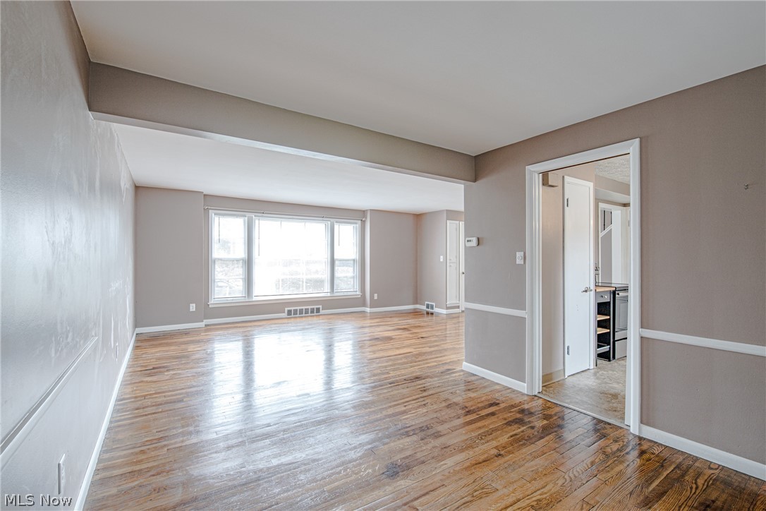 2329 Traymore Road Cleveland, OH 44118 - Photo 5 of 21