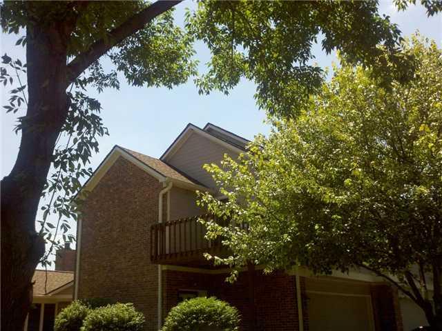 7707 River Road, Unit 10 Indianapolis, IN 46240 - Photo 2 of 18