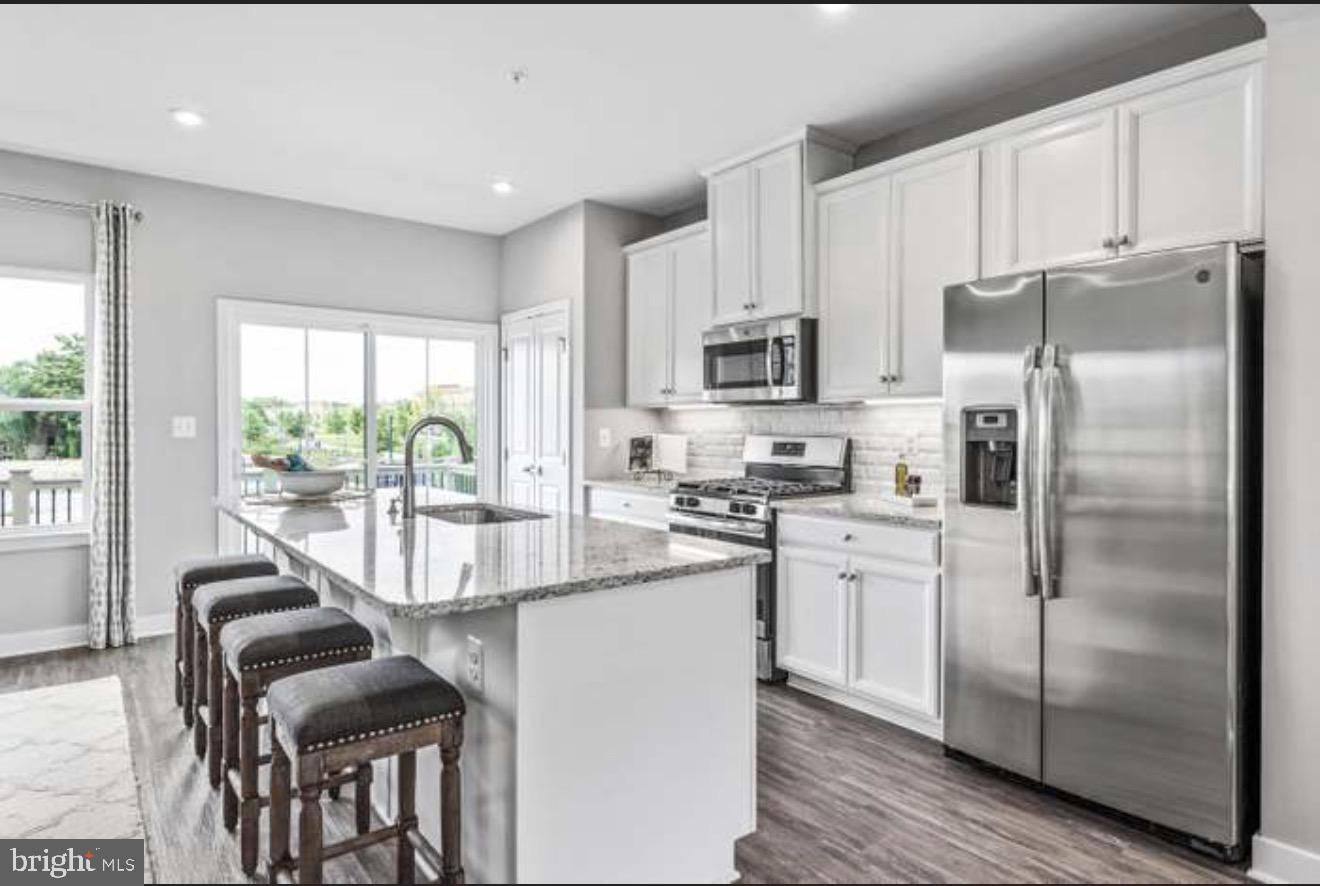 2926 Waterfront Way Baltimore, MD 21219 - Photo 2 of 27