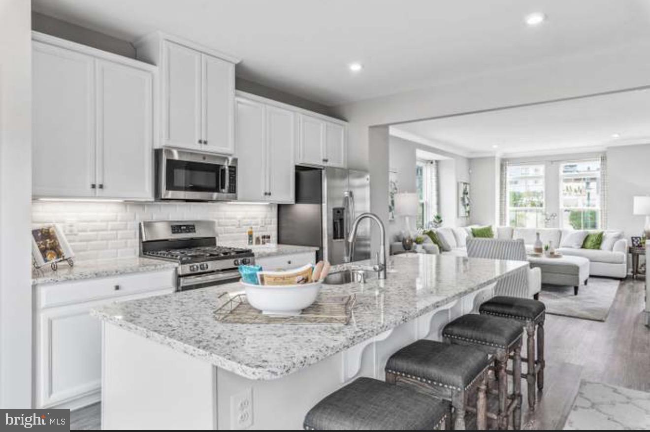 2926 Waterfront Way Baltimore, MD 21219 - Photo 3 of 27