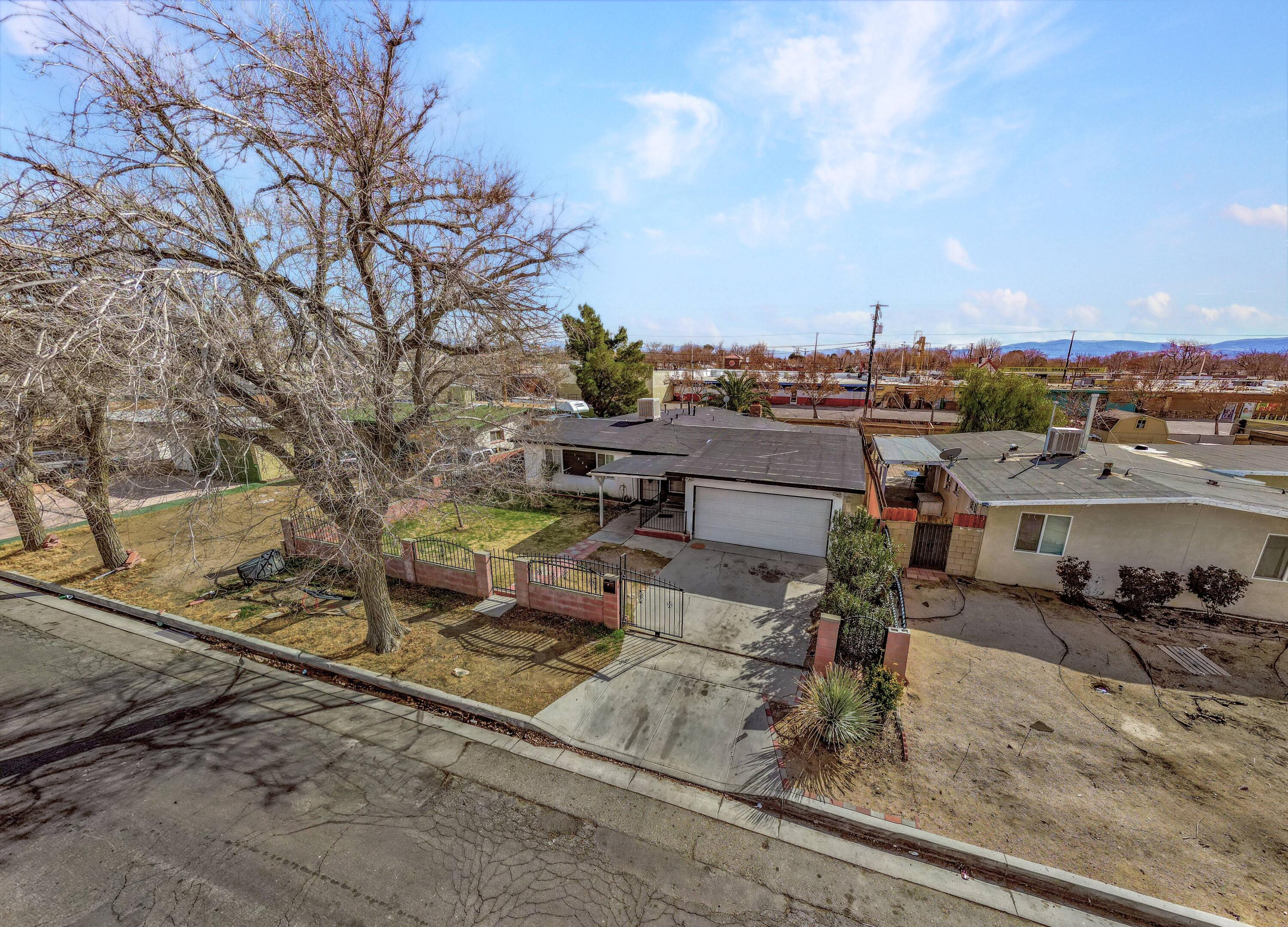 1226 Ave H 15 Lancaster, CA 93534 - Photo 2 of 15 a view of a terrace with wooden fence