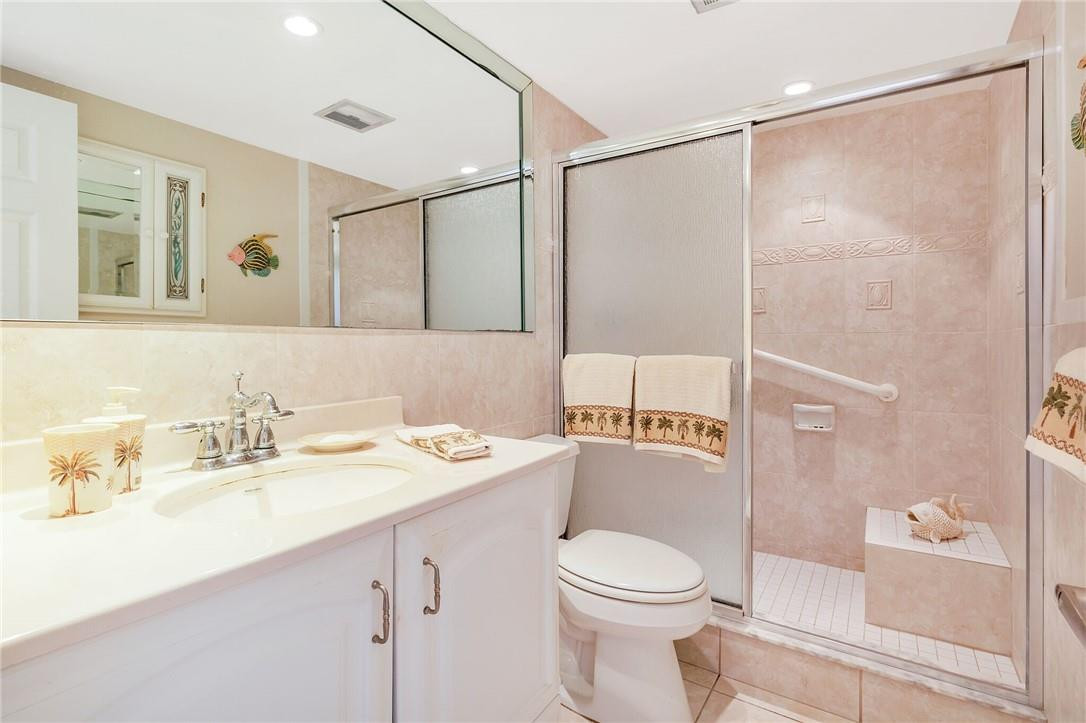 101 North Birch Road, Unit 403 Fort Lauderdale, FL 33304 - Photo 11 of 18 Bathroom