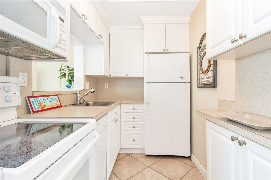 101 North Birch Road, Unit 403 Fort Lauderdale, FL 33304 - Photo 8 of 18 Kitchen