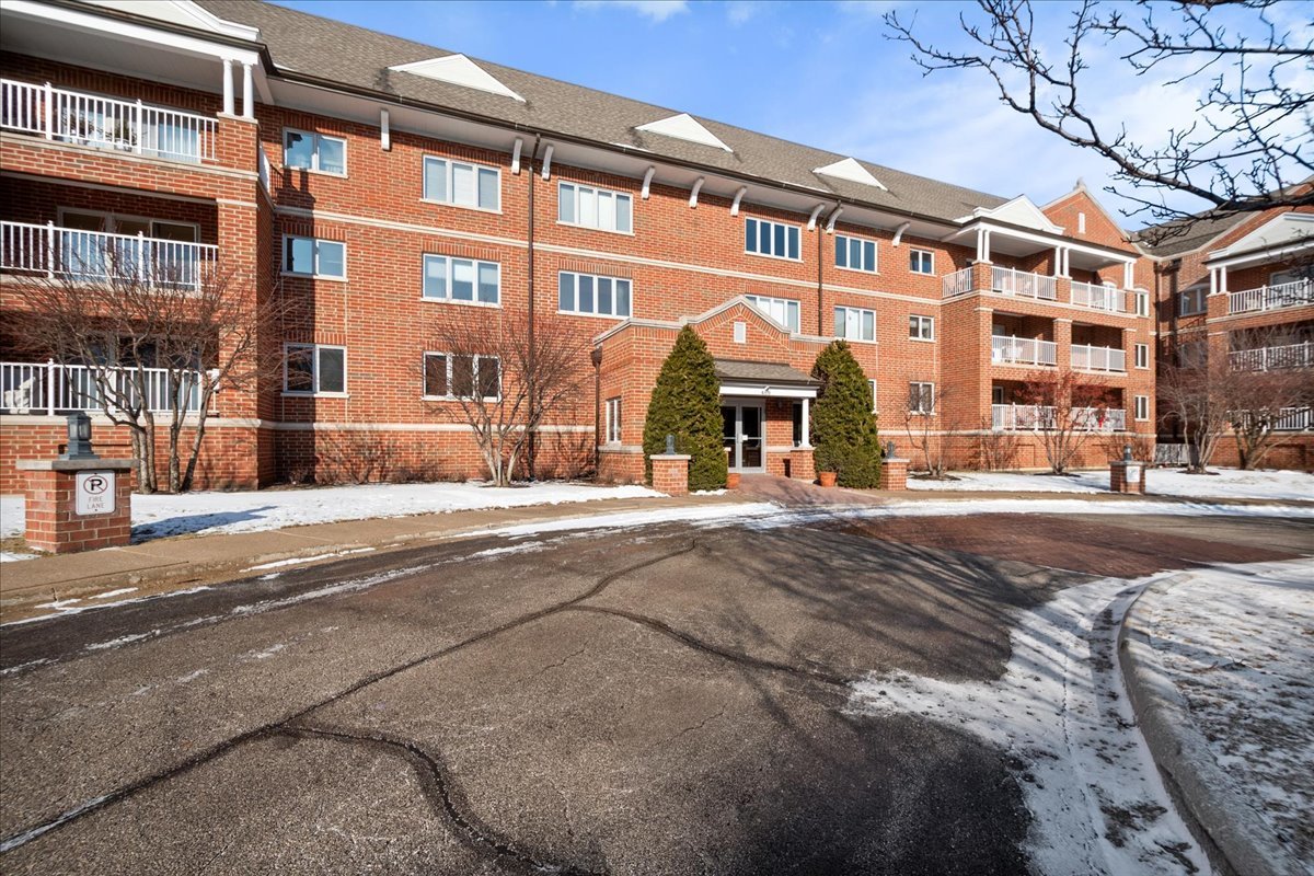 400 South NW Highway, Unit 301B Park Ridge, IL 60068 - Photo 2 of 22