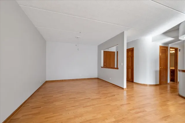 $439,900 | 400 South NW Highway, Unit 301B, Park Ridge, IL 60068