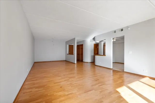 $439,900 | 400 South NW Highway, Unit 301B, Park Ridge, IL 60068