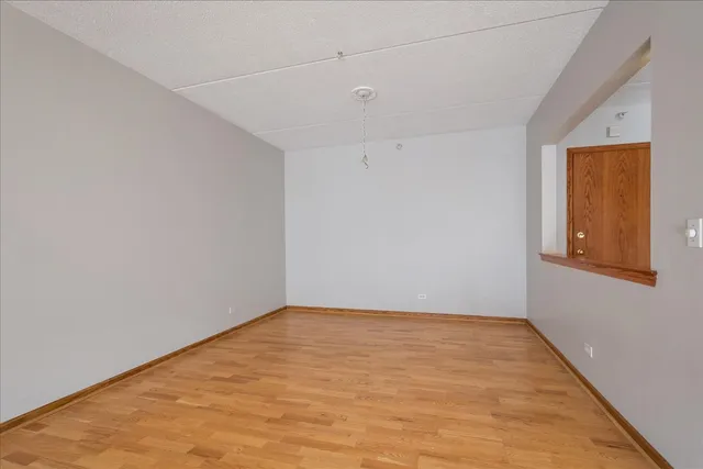 $439,900 | 400 South NW Highway, Unit 301B, Park Ridge, IL 60068