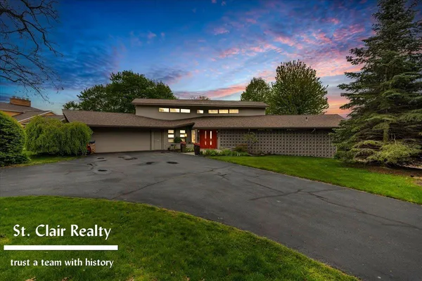 $869,900 | 560 North Riverside Avenue, St. Clair, MI 48079