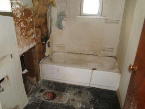 1309 Coldwater Road Flint, MI 48505 - Photo 7 of 10 20422171-6.JPG