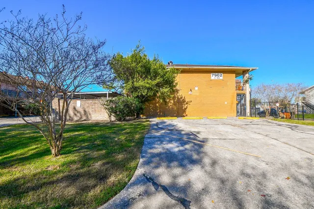 $900,000 | 7902 Prestwood Drive, Unit 110, Houston, TX 77036