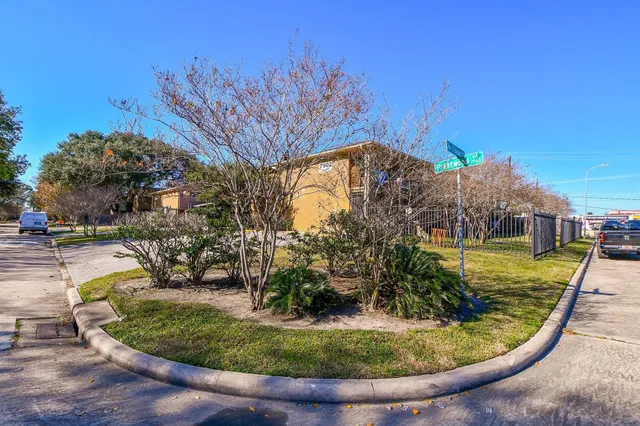 $900,000 | 7902 Prestwood Drive, Unit 110, Houston, TX 77036