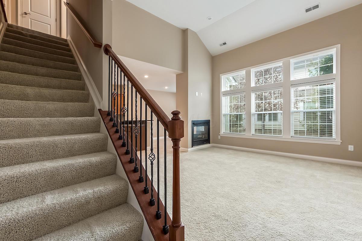 3922 Rennes Drive Columbus, OH 43221 - Photo 4 of 37