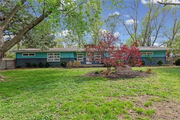 $450,000 | 9935 West 85th Street, Overland Park, KS 66212