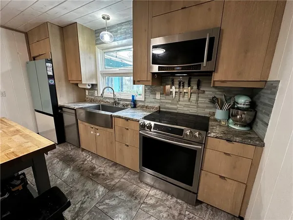 $450,000 | 9935 West 85th Street, Overland Park, KS 66212