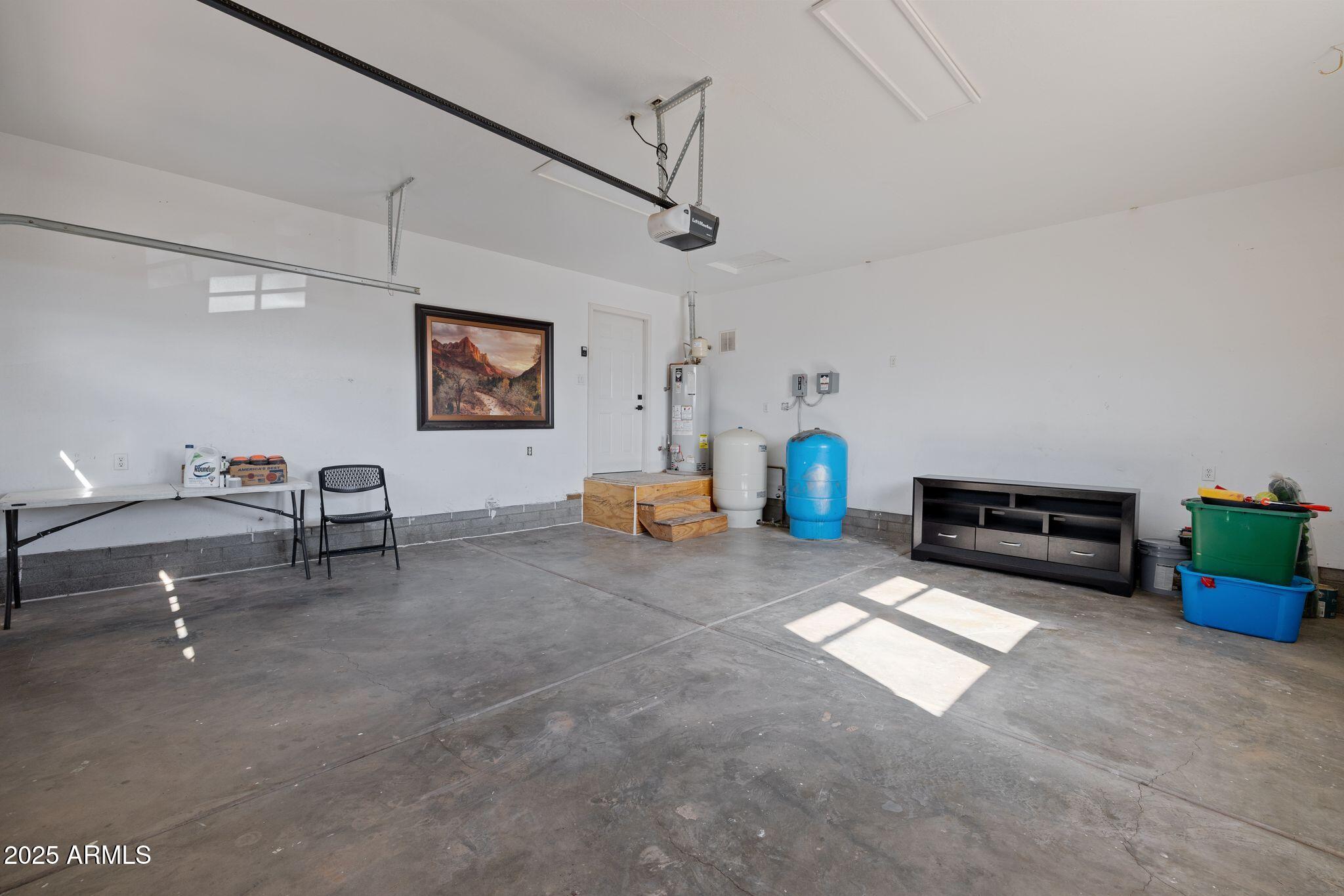 25090 North High Desert Road Paulden, AZ 86334 - Photo 54 of 54 a living room with furniture