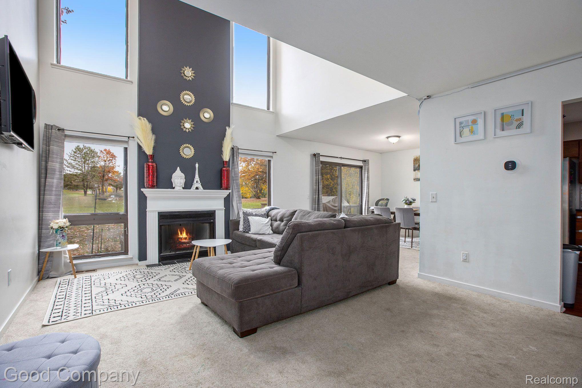 642 Ashley Circle East Rochester, MI 48307 - Photo 2 of 17 Gallery Image 2