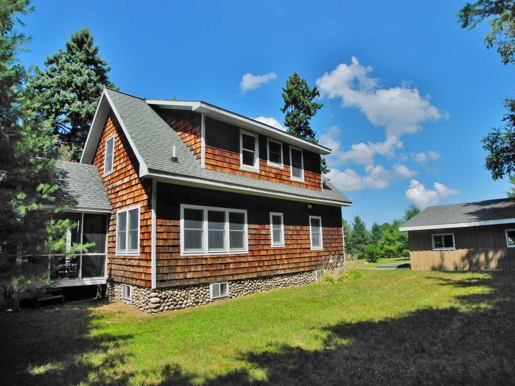 543 South Stony Point Road Suttons Bay, MI 49682 - Photo 5 of 27 1821979-4.JPG