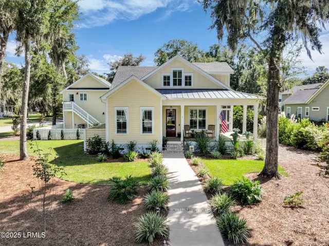 $1,100,000 | 1 Carter Oaks Drive, Beaufort, SC 29907