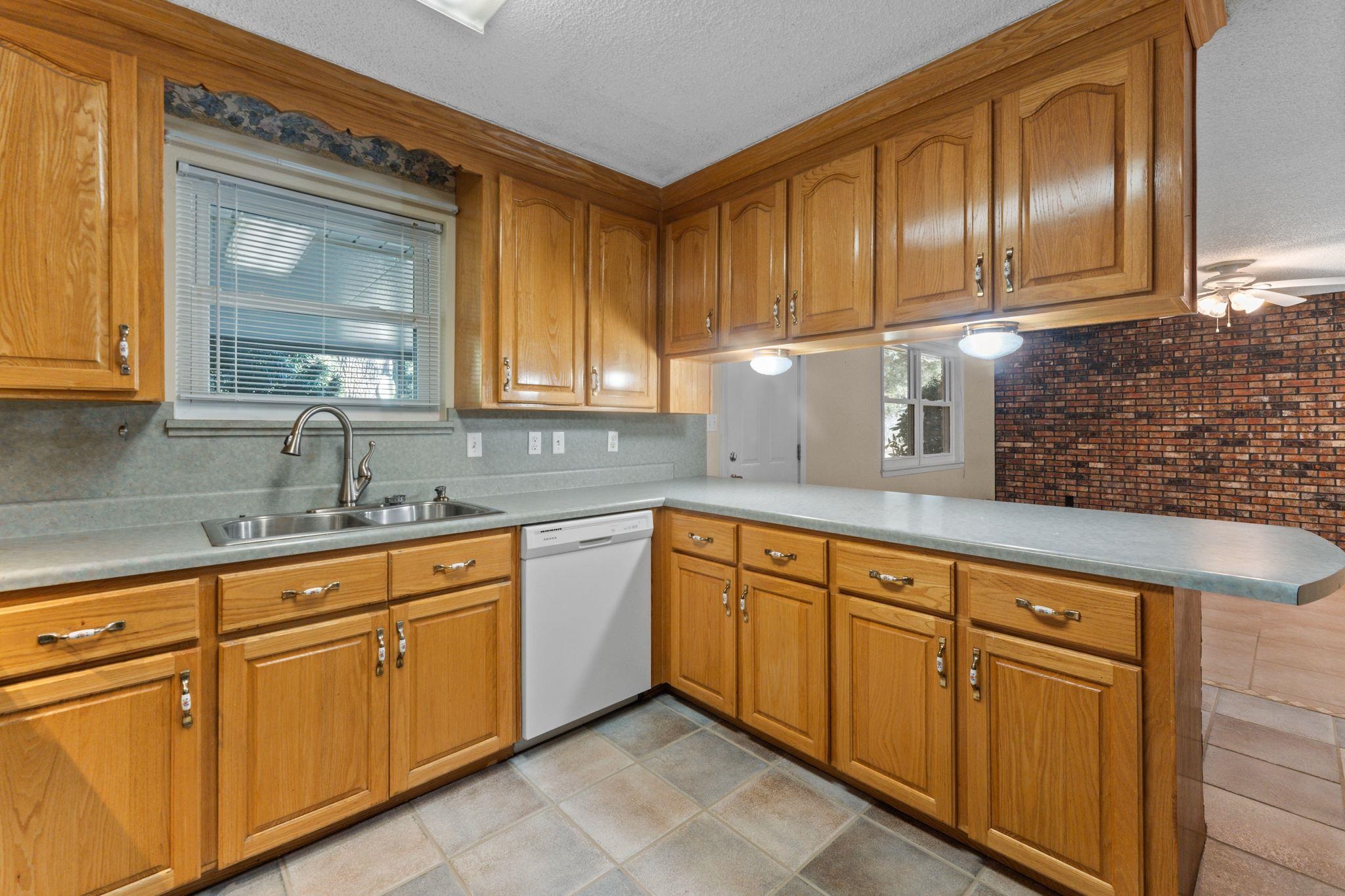 32989 Antietam Road Lillian, AL 36549 - Photo 12 of 56 Kitchen