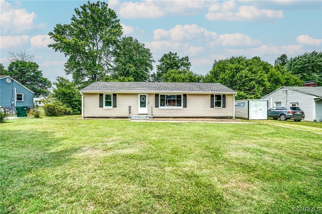 3312 Hawkins Road Henrico, VA 23228 - Photo 2 of 32 a front view of a house with a garden