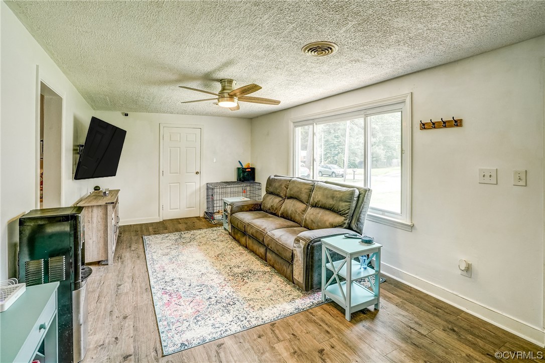 3312 Hawkins Road Henrico, VA 23228 - Photo 25 of 32 a living room with furniture and a flat screen tv