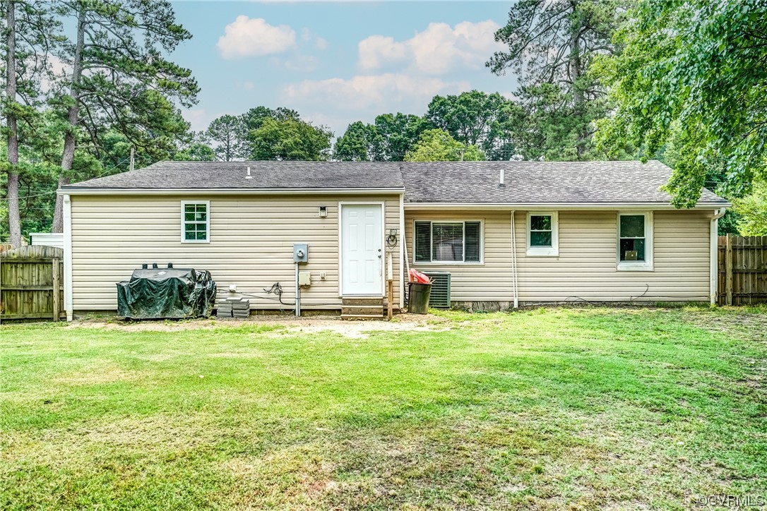 3312 Hawkins Road Henrico, VA 23228 - Photo 7 of 32 a backyard of a house with plants and large tree